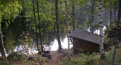 Pohjoispään parkkipaikan kohdalla on laavu ja tulisija, joka on tarkoitettu kalastajien käyttöön – ei yleiseen ”makkaranpaistoon”.