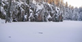 Torisevan rotkojärvet ovat syviä ja syksyllä jään muodostuminen alkutalvesta voi olla hyvinkin epätasaista. Jäässä saattaa olla merkillisiä uveavantoja tai kallion kupeella on sulaa, vaikka muualta järvi olisikin jäässä. Kuvassa pari uveavantoa kuvattuna 1.1.2005 – sinä vuonna lohikisa peruttiin.